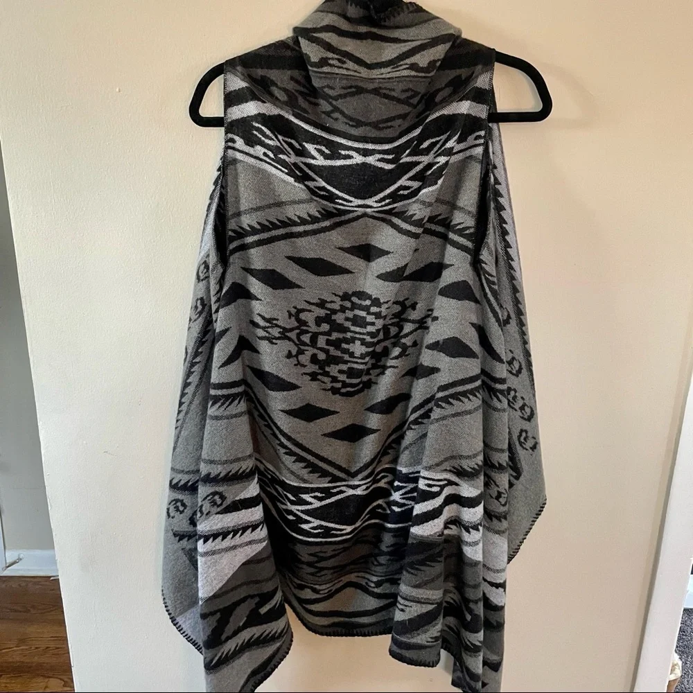 Aztec Print Sweater Vest - Picture 3 of 3